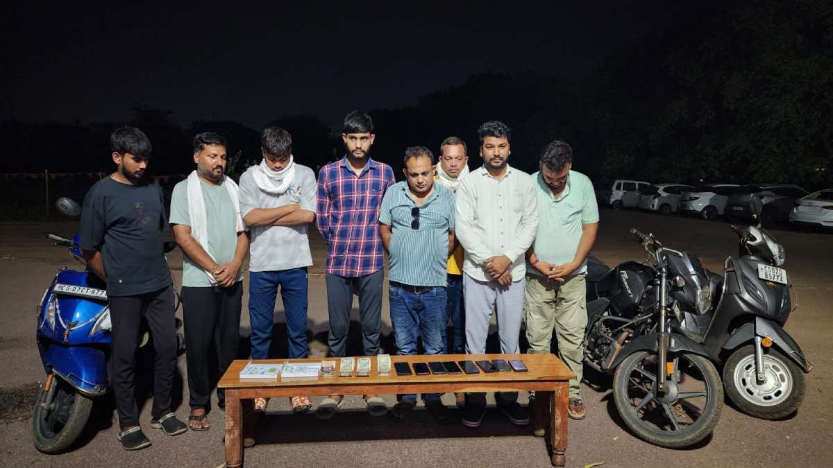 दुर्ग पुलिस की बड़ी कार्रवाई: जुआ अड्डे पर छापा, 8 जुआरी गिर... - CG Sandesh