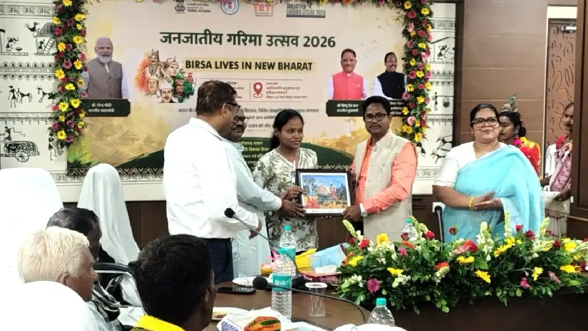 महासमुंद : एकलव्य विद्यालय की होनहार छात्रा पुष्पलता दिवान क... - CG Sandesh