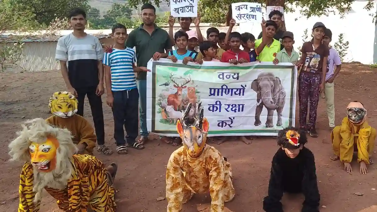 CG : स्कूली बच्चों ने वन्यप्राणियों की वेशभूषा धारण कर निकाल... - CG Sandesh