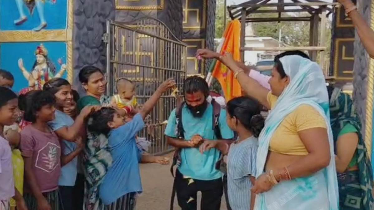 स्केटिंग से भारत भ्रमण पर निकला यूपी का युवा पहुंचा फरसगांव,... - CG Sandesh