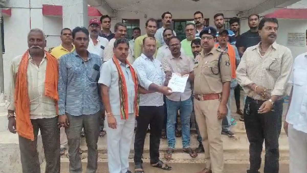 धमधा में विधायक ईश्वर साहू पर कथित आपत्तिजनक टिप्पणी का मामल... - CG Sandesh