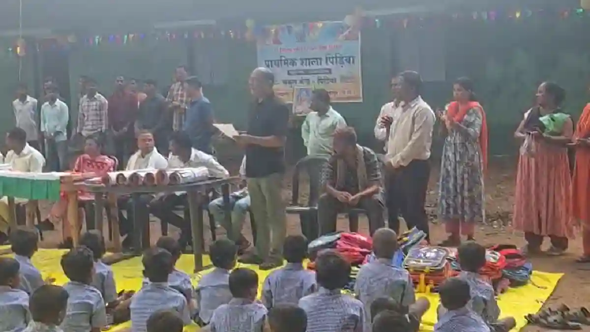 CG : 21 साल बाद बंद पड़े स्कूल की बजी घंटी - CG Sandesh