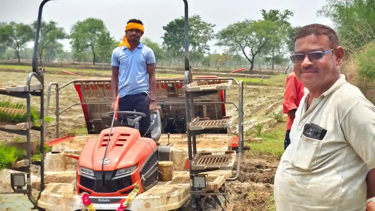 CG : मशीन से धान की रोपाई करने लगे हैं किसान - CG Sandesh