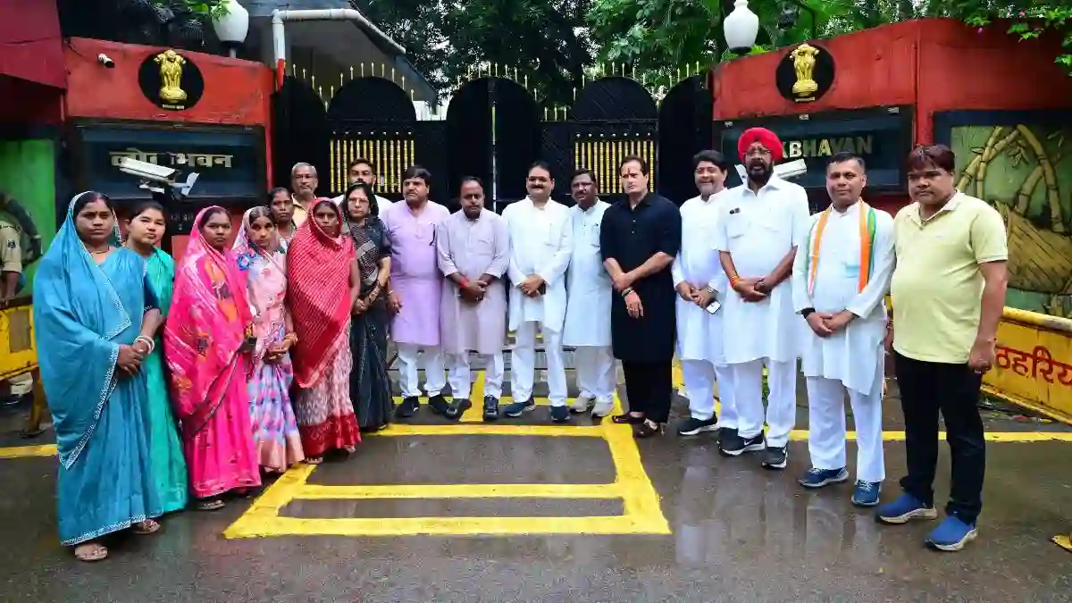 नकटी गांव में हुई तोड़-फोड़ की घटना को लेकर कांग्रेस ने राज्यप... - CG Sandesh