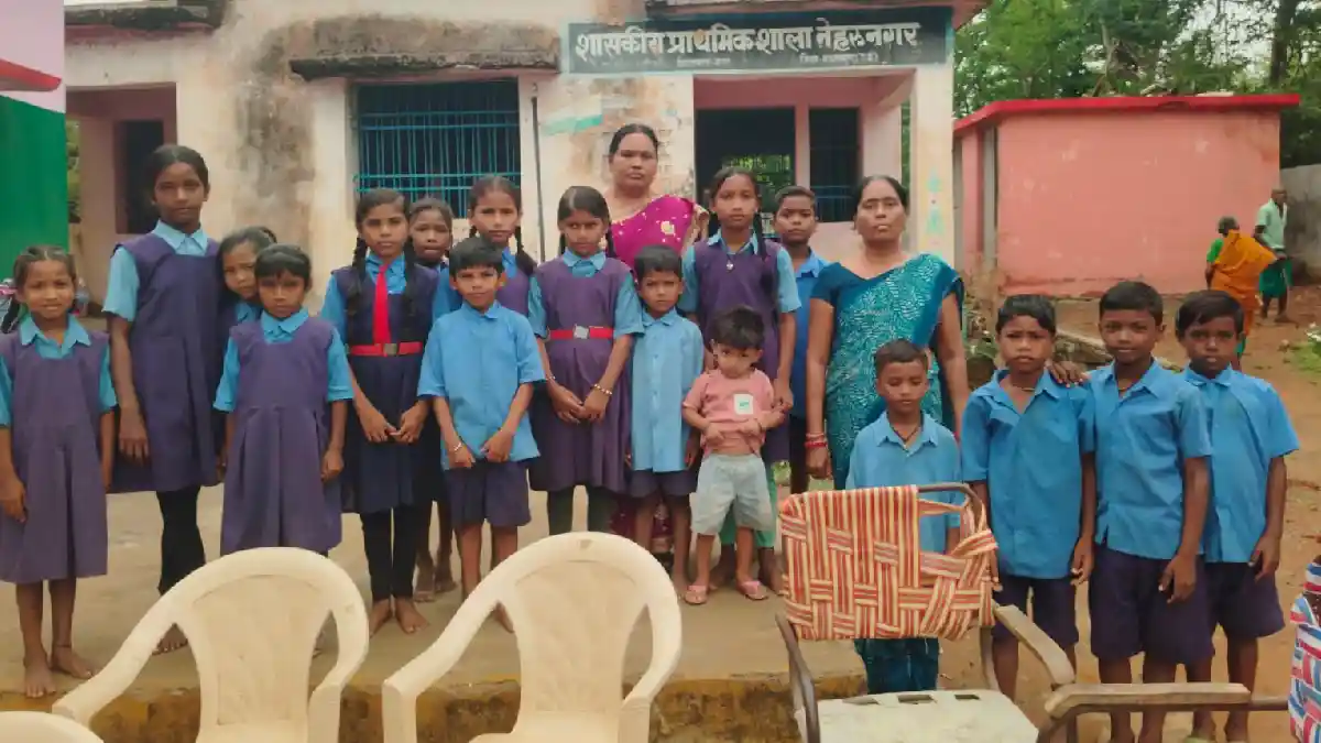 बसना : प्राथमिक शाला में घुसकर महिला प्रधान पाठक के गले में चाकू अड़ाकर सोने के मंगल सूत्र, मोबाईल की लूट