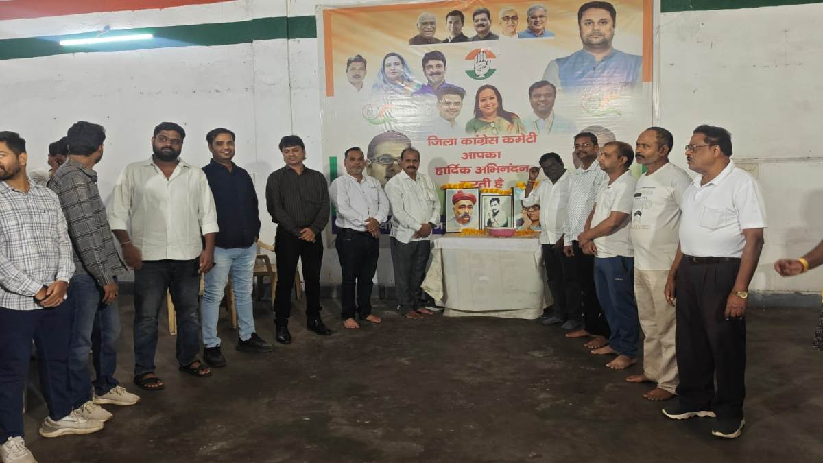 रायगढ़ कांग्रेस कार्यालय में चंद्रशेखर आजाद, लोकमान्य तिलक औ... - CG Sandesh