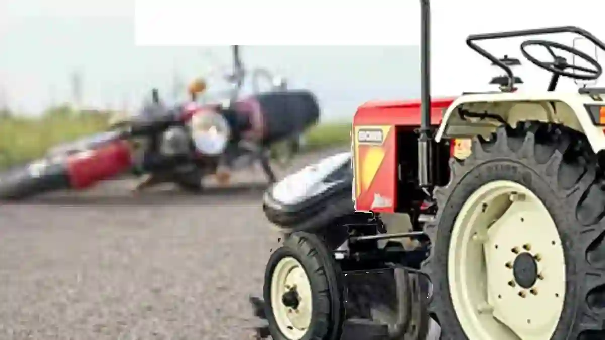 सांकरा : धान मंडी के आगे ट्रैक्टर और बाइक की भिडंत - CG Sandesh
