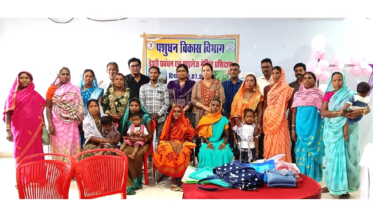 महासमुंद : ग्राम जोरातराई के स्व-सहायता समूह की 19 महिला हित... - CG Sandesh