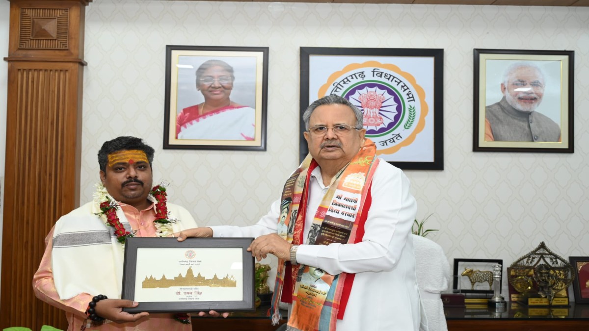 छत्तीसगढ़ विधानसभा अध्यक्ष डॉ. रमन सिंह जी से परम् पूज्य डॉ.... - CG Sandesh