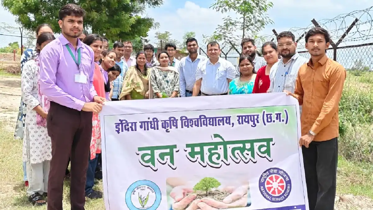 महासमुंद : कृषि महाविद्यालय एवं अनुसंधान केंद्र, कांपा में व... - CG Sandesh