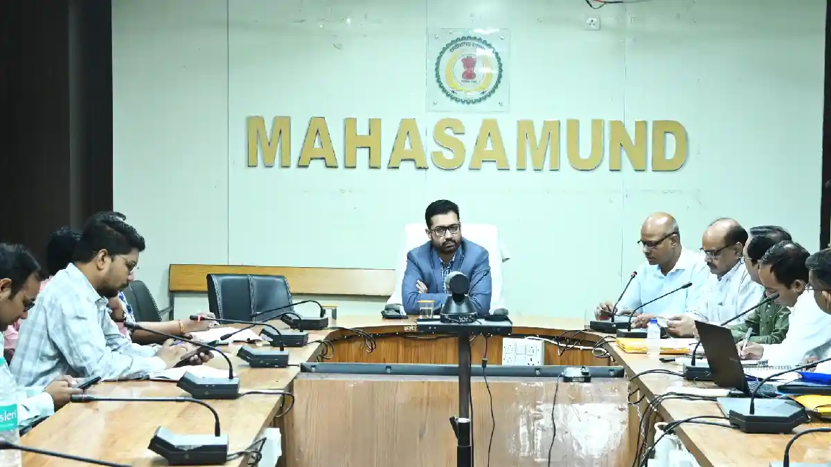 महासमुंद : जिला ग्रंथालय संचालन के लिए कलेक्टर ने ली बैठक - CG Sandesh