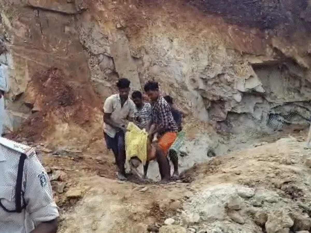 CG : अवैध खदान में खुदाई के दौरान भरभराकर गिरी चट्टान, दबने ... - CG Sandesh