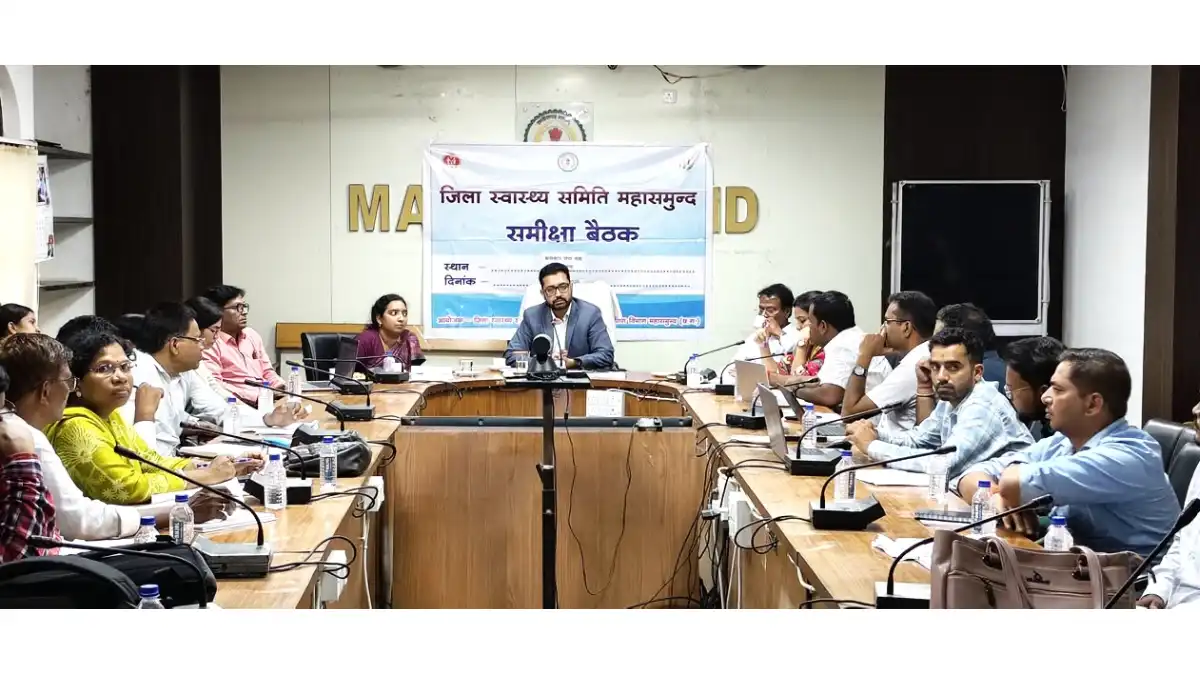 महासमुंद : मानवीय संवेदना के साथ मरीजों का उपचार करें - कलेक... - CG Sandesh