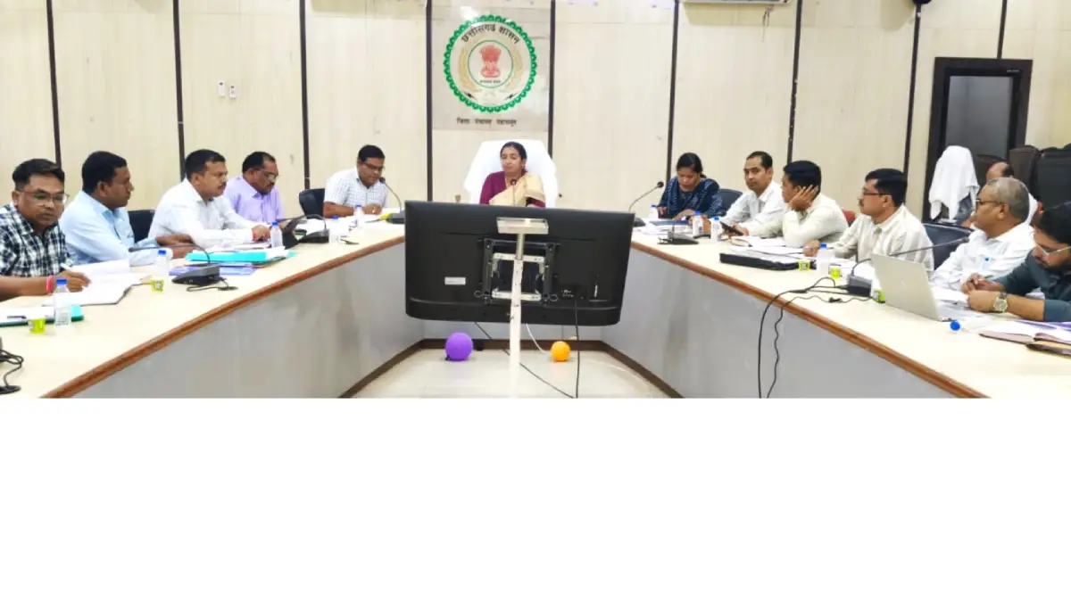 महासमुंद : जिला पंचायत सीईओ ने पंचायत एवं ग्रामीण विकास विभा... - CG Sandesh