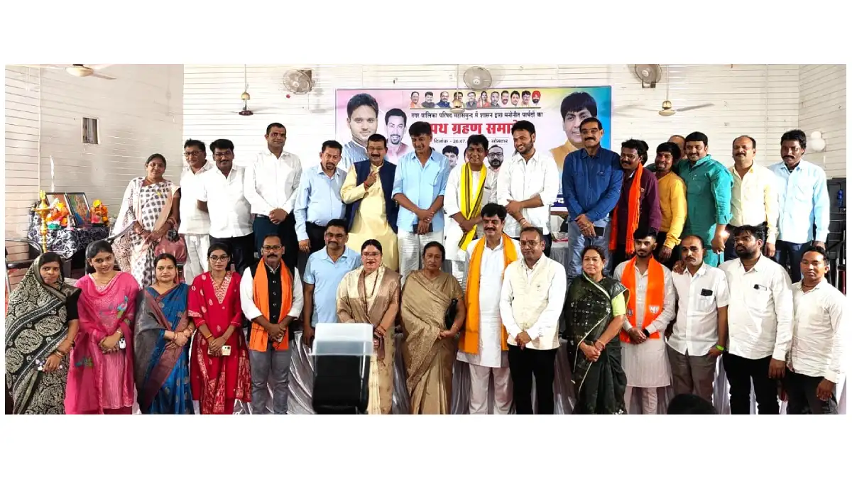 महासमुंद नगर पालिका के नवनियुक्त एल्डरमैन ने ली शपथ शहर के व... - CG Sandesh