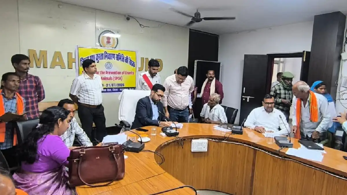 महासमुंद : जनदर्शन में कलेक्टर  लंगेह ने सुनी आमजनों की समस्... - CG Sandesh