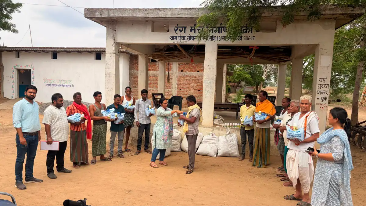 महासमुंद : जिले के किसानों के बीच उन्नत गुणवत्ता वाले दलहन ए... - CG Sandesh