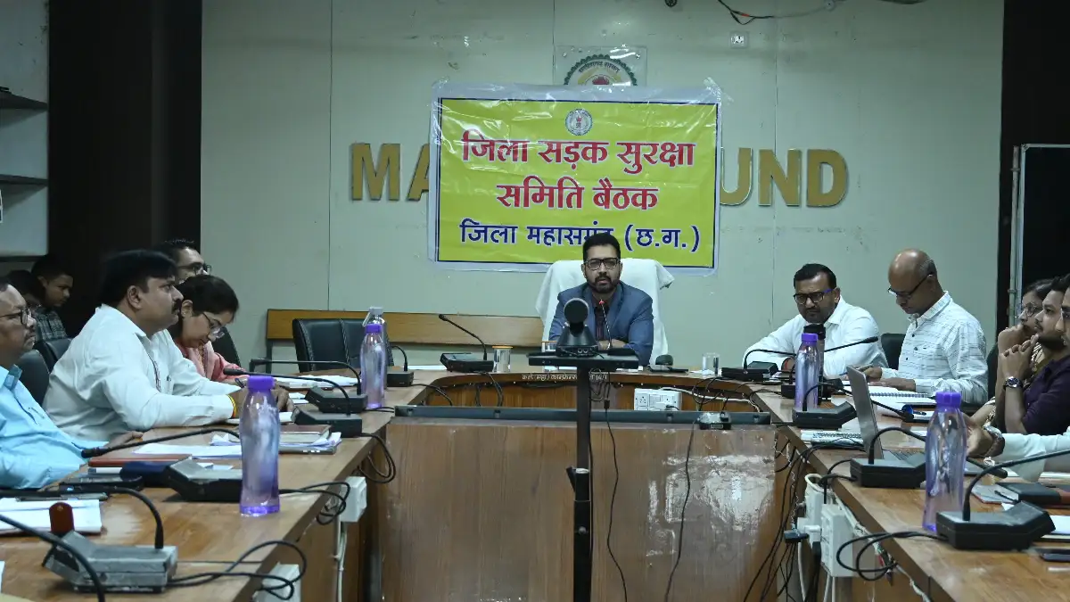 महासमुंद : कलेक्टर ने ली सड़क सुरक्षा समिति की बैठक - CG Sandesh