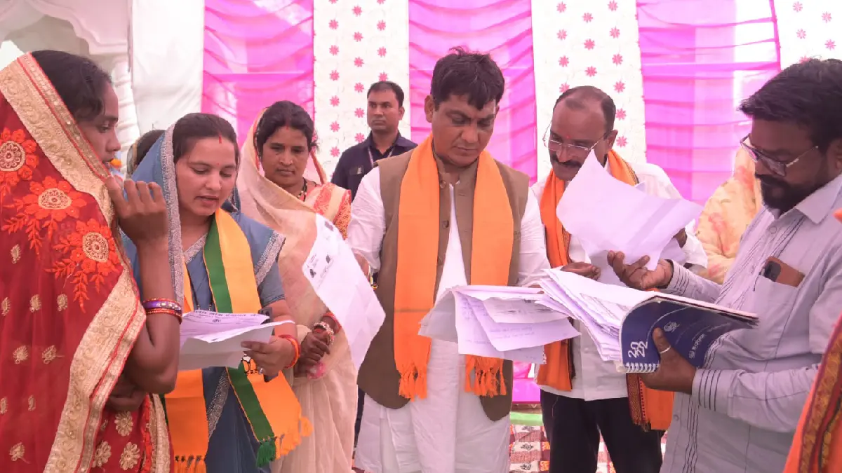 महासमुंद : ग्राम शेर में जन चौपाल लगाकर विधायक ने सुनी समस्य... - CG Sandesh