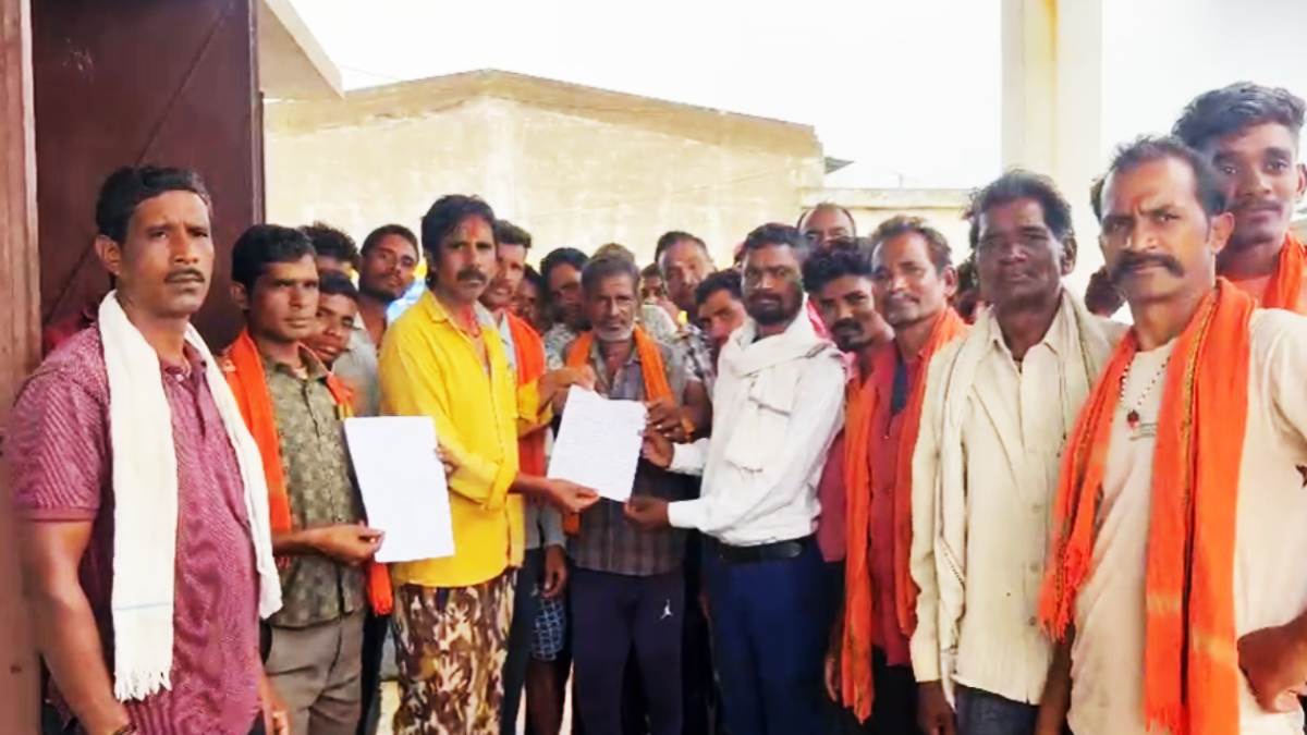 CG : खरीफ सीजन में डीएपी खाद की किल्लत, किसानों ने सौंपा ज्ञ... - CG Sandesh