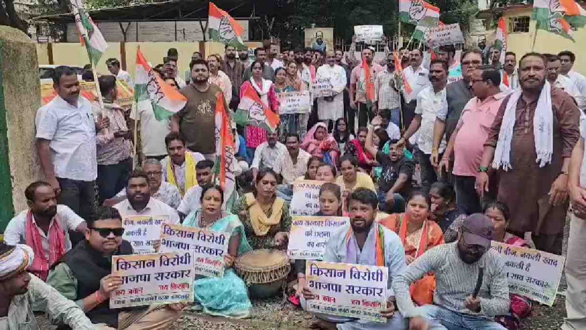 बस्तर में कांग्रेस का अनोखा प्रदर्शन, नकली खाद-बीज के विरोध ... - CG Sandesh