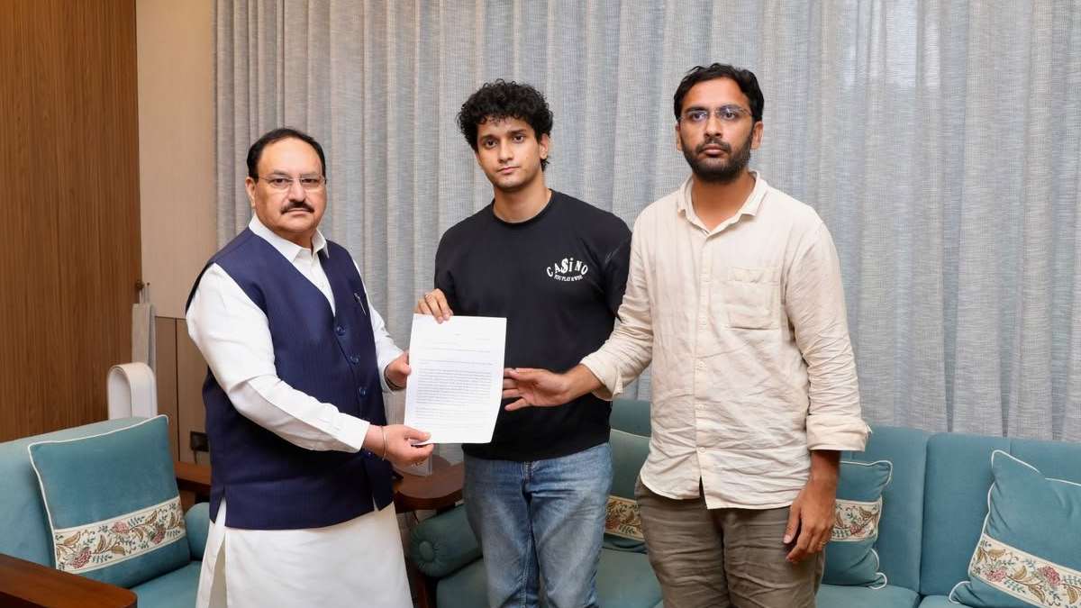 प्रदर्शनकारियों के प्रतिनिधियों से मिले केंद्रीय मंत्री जेपी... - CG Sandesh