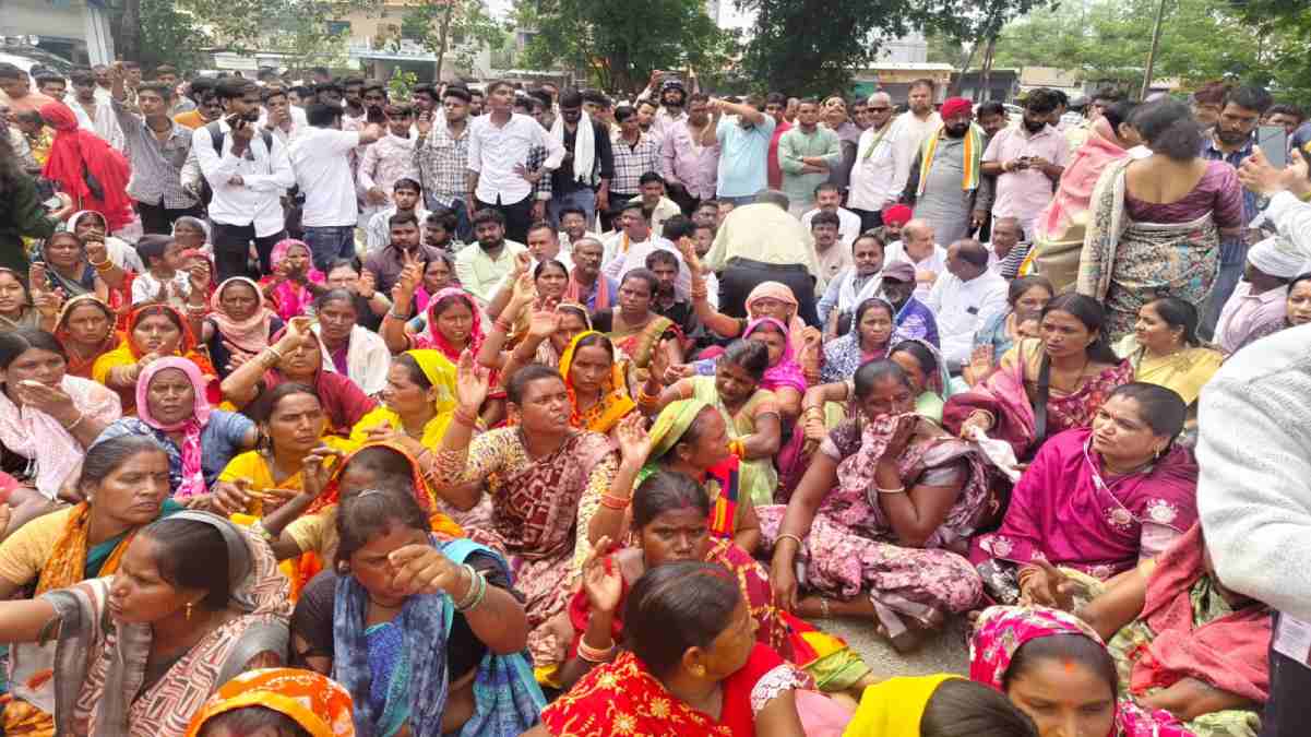 नकटी गांव में मकान तोड़ने के मामले में कलेक्टर-एसडीएम समेत अ... - CG Sandesh