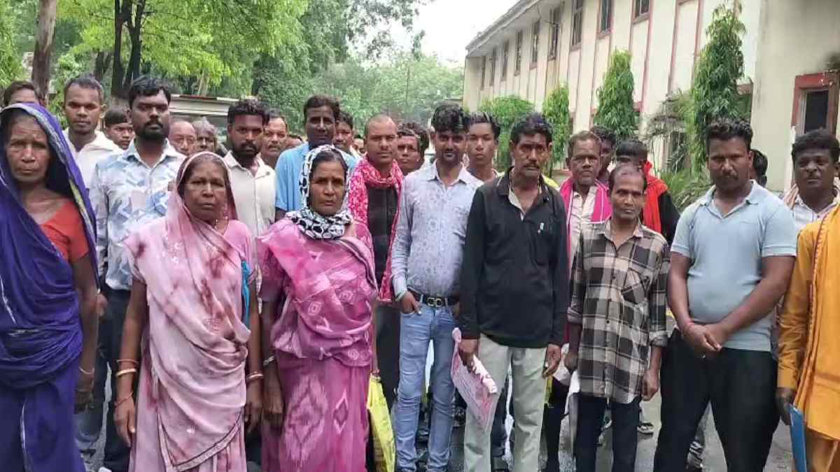 मुआवजे और पुनर्वास की मांग लेकर जनदर्शन पहुंचे ग्रामीण, एसईस... - CG Sandesh