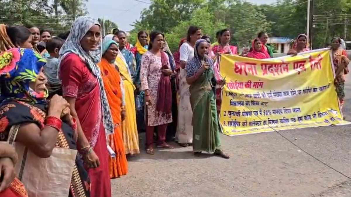 महासमुंद में मध्यान्ह भोजन रसोइयों का उग्र प्रदर्शन, कलेक्ट्... - CG Sandesh