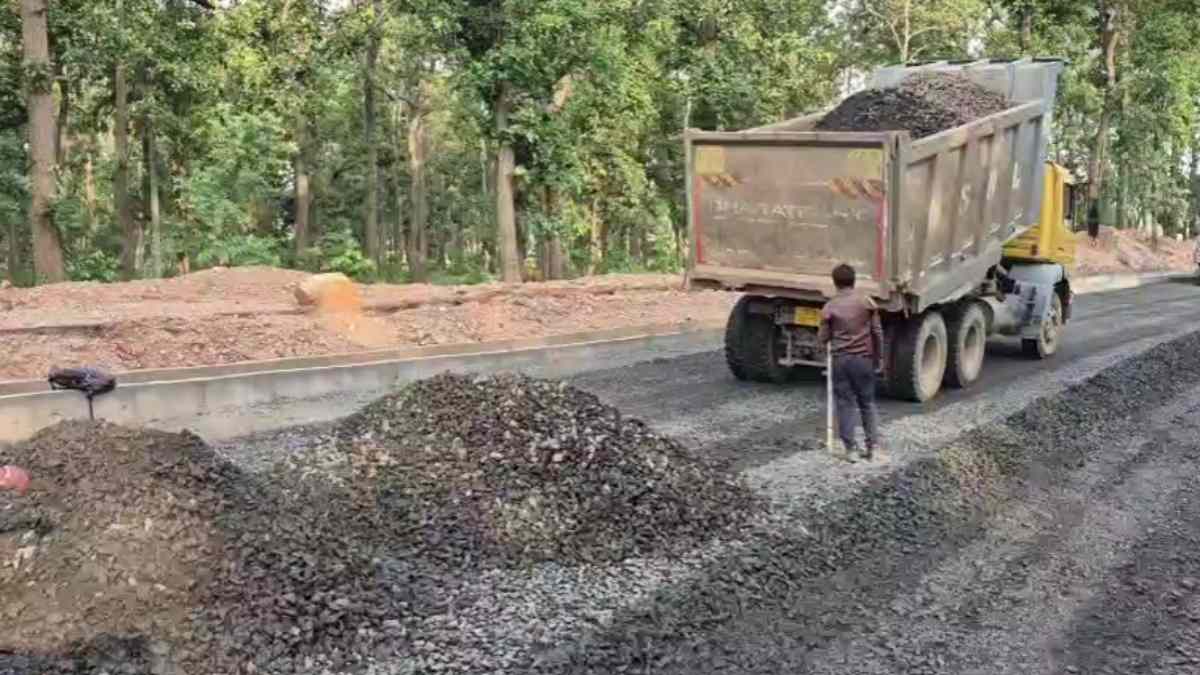 पहली बारिश में धंसी 510 करोड़ की सड़क, एनएच-45 निर्माण में भ... - CG Sandesh