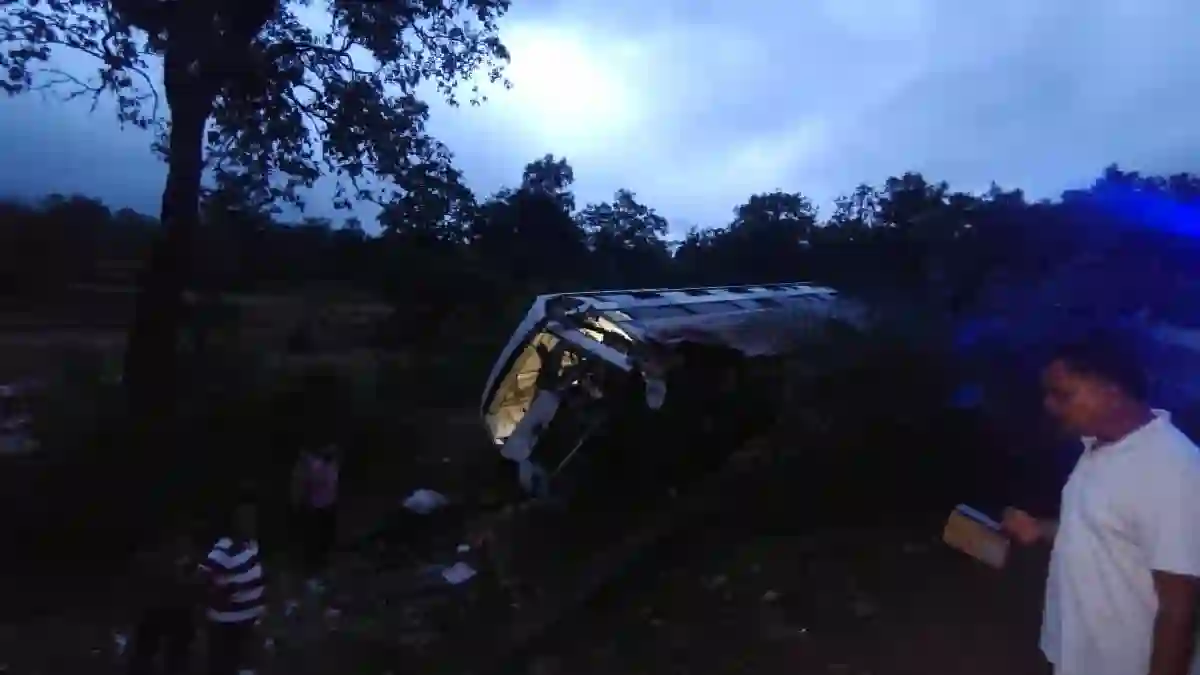 छत्तीसगढ़ में यात्री बस हादसे का शिकार, कई यात्री घायल