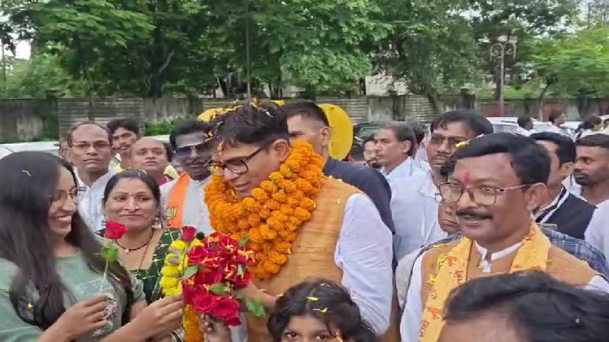 गुरु पूर्णिमा पर पनिका समाज ने मेधावी विद्यार्थियों का किया ... - CG Sandesh