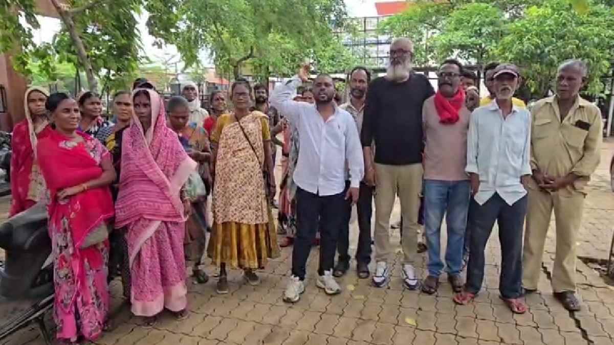 सात माह से वेतन नहीं, सफाई कर्मचारियों ने दी आंदोलन की चेताव... - CG Sandesh