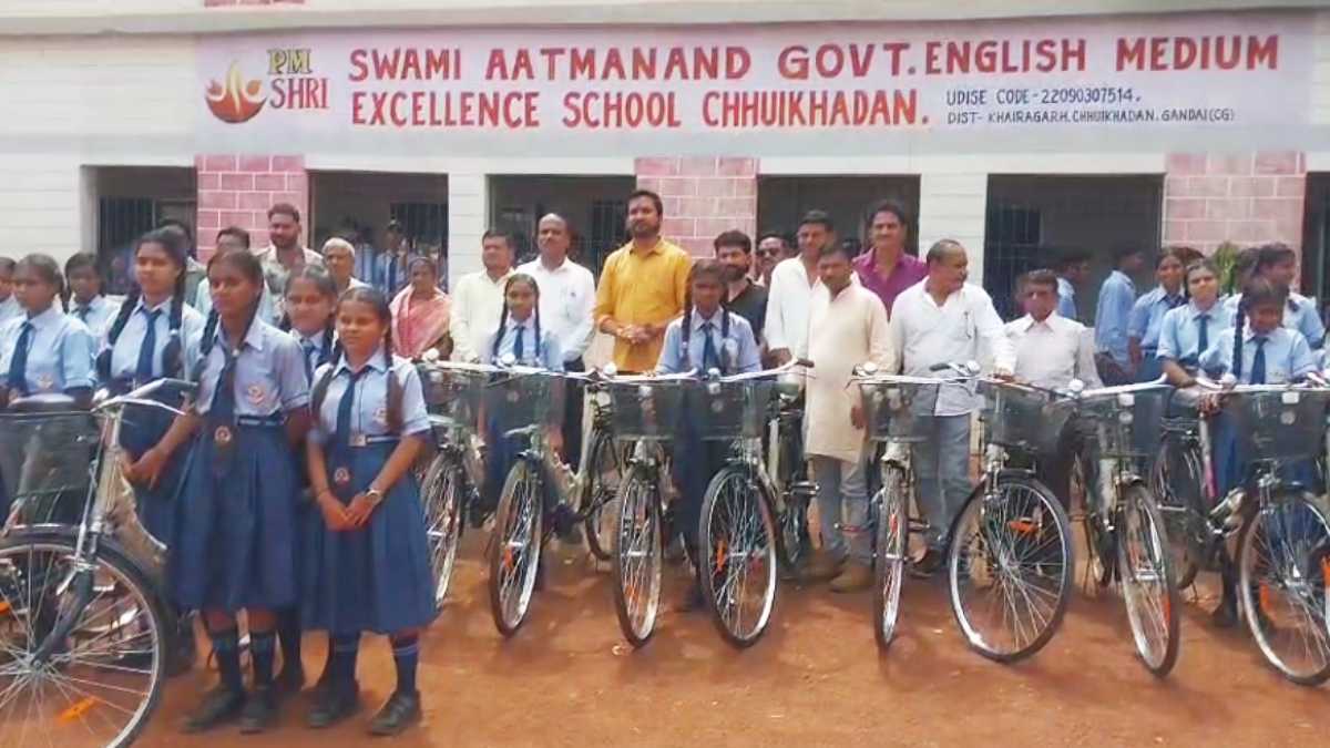 सरस्वती साइकिल योजना: छुईखदान के स्वामी आत्मानंद स्कूल की 81... - CG Sandesh