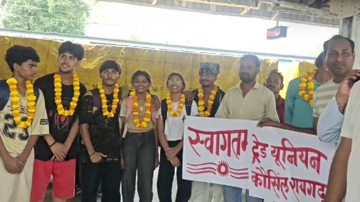 विशाखापट्टनम-प्रयागराज साप्ताहिक ट्रेन का रायगढ़ में स्वागत,... - CG Sandesh