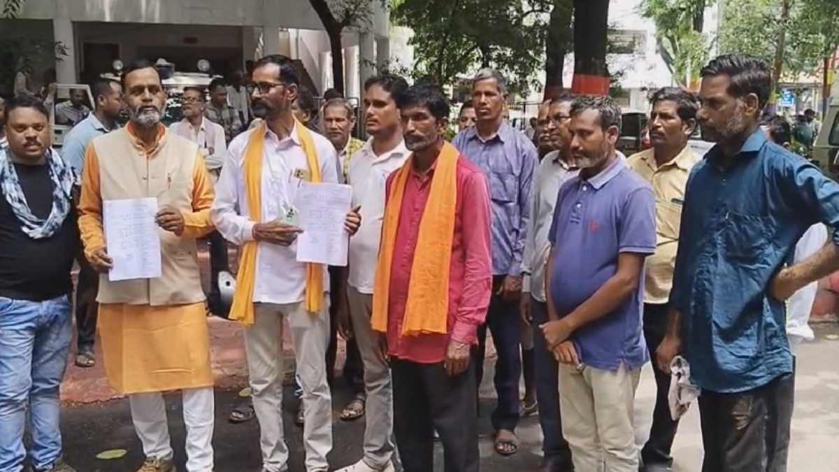 आवारा मवेशियों से परेशान किसान पहुंचे कलेक्टर कार्यालय, ग्रा... - CG Sandesh