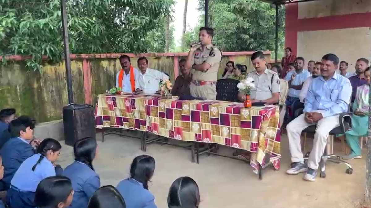 आत्मानंद स्कूल हारनगर में विशेष कार्यक्रम, बच्चों को गुड टच-... - CG Sandesh