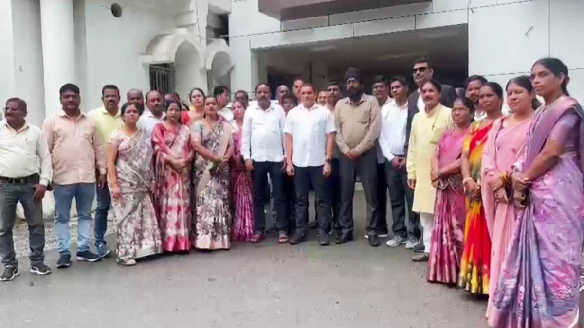 कोरबा: नगर निगम कमिश्नर से बदसलूकी के विरोध में पार्षद एकजुट... - CG Sandesh