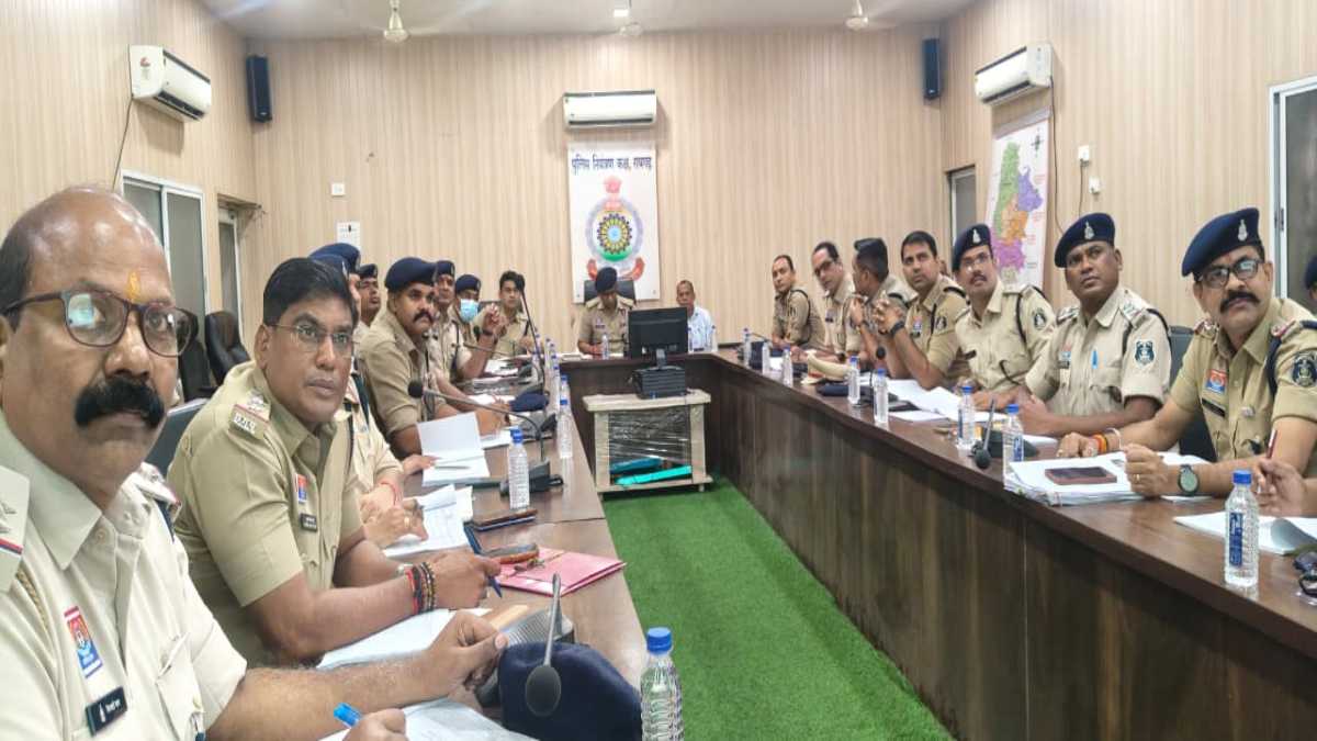 क्राइम मीटिंग में एएसपी अनिल सोनी के सख्त निर्देश, लंबित माम... - CG Sandesh