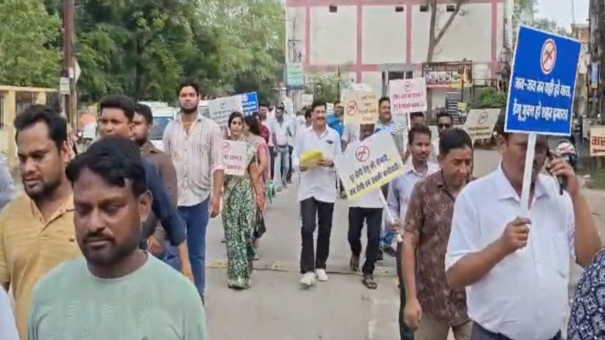 डेंगू के खिलाफ निगम का जागरूकता अभियान, जागरूकता रथ को दिखाई... - CG Sandesh