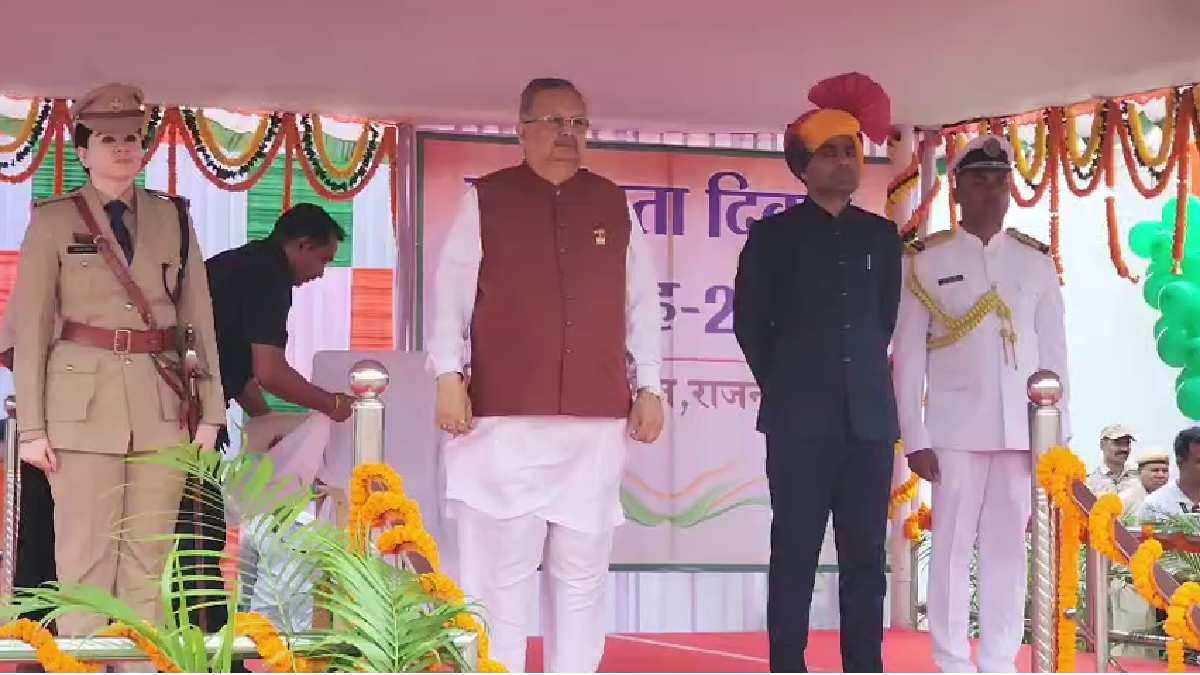 स्वतंत्रता दिवस समारोह में विधानसभा अध्यक्ष ने किया ध्वजारोह... - CG Sandesh