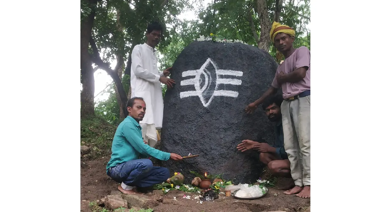 महासमुंद : भूतेश्वरनाथ का पूजा अर्चना कर गाँव की खुशहाली माँ... - CG Sandesh