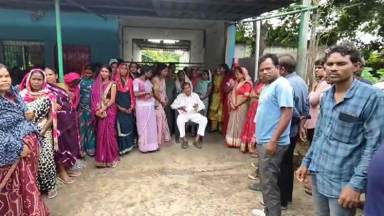 बरबसपुर में प्रस्तावित शराब दुकान का विरोध तेज, महिलाओं के आ... - CG Sandesh
