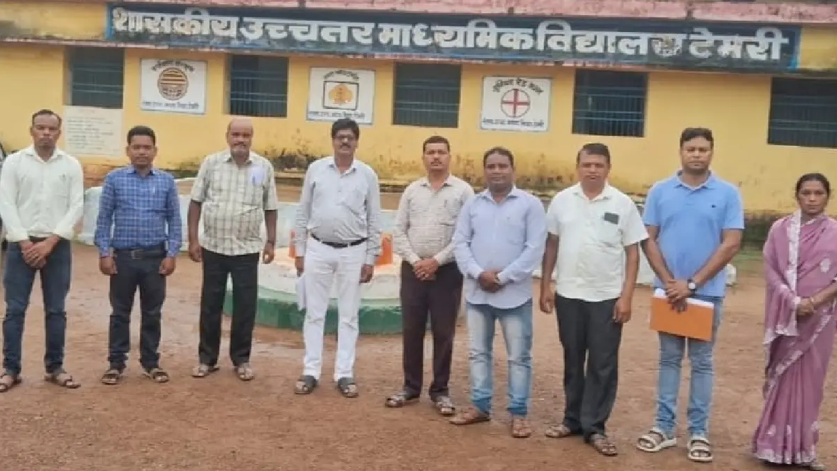 सरायपाली : विकासखंड शिक्षा अधिकारी ने हायर सेकेंडरी स्कूल टे... - CG Sandesh