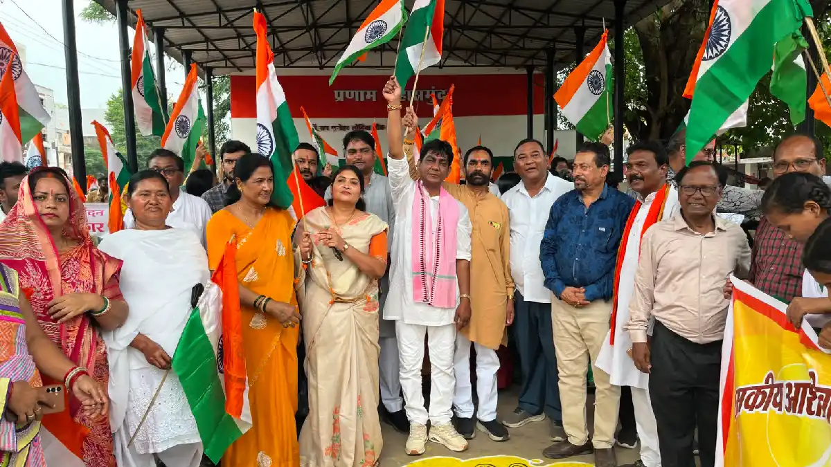 महासमुंद : तिरंगा हमारे देश की आन, बान और शान है - विधायक यो... - CG Sandesh