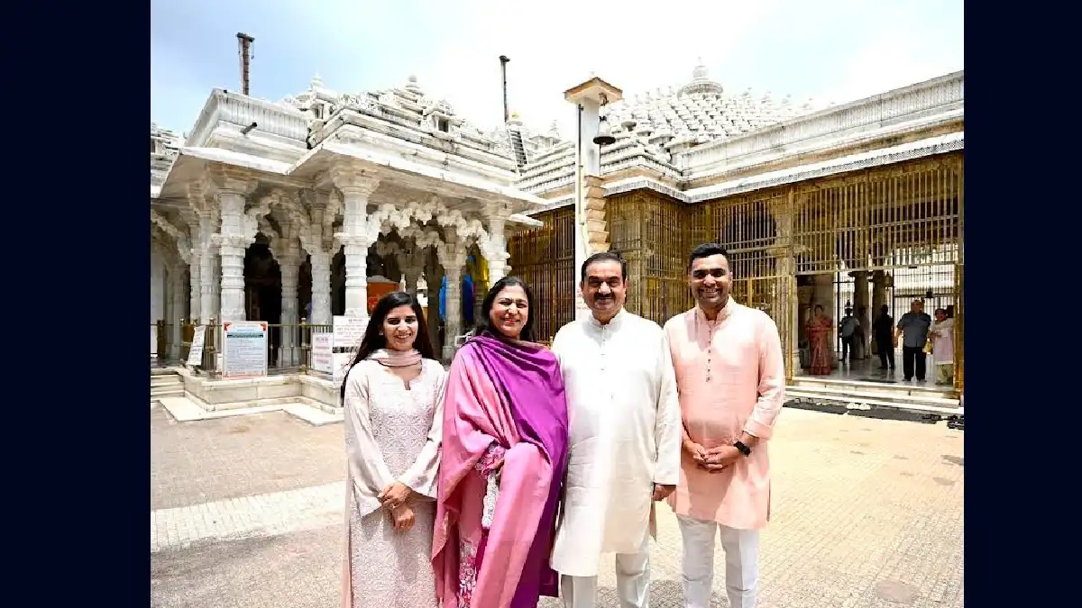 गौतम अदाणी परिवार संग पहुंचे महुडी जैन मंदिर, पर्युषण से पहल... - CG Sandesh