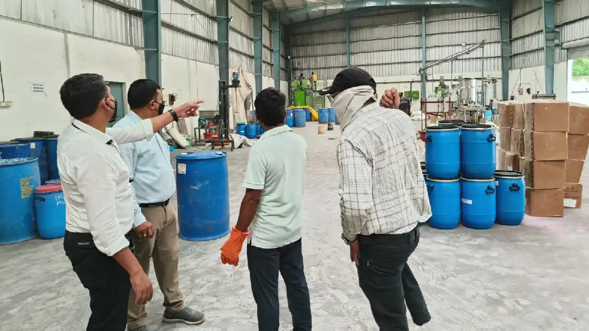 महासमुंद : ओजस एग्रो केमिकल एवं जेनिथ एग्रीजोन बिरकोनी का औच... - CG Sandesh