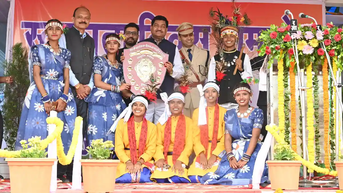 महासमुंद में जिले के प्रभारी एवं खाद्य मंत्री दयालदास बघेल न... - CG Sandesh