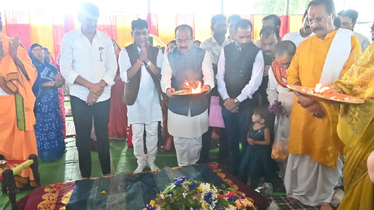 महासमुंद : उप मुख्यमंत्री अरुण साव महारुद्राभिषेक में शामिल ... - CG Sandesh
