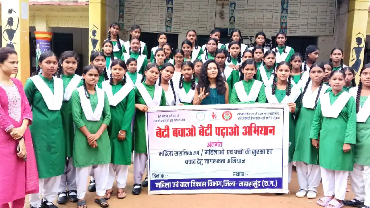 महासमुंद : सोलो साइकिल यात्री एवं पर्वतारोही समीरा खान ने जि... - CG Sandesh